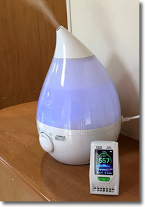 各部屋に加湿器と二酸化炭素モニター(CO2)を設置